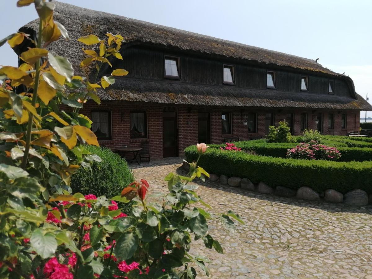 Gasthof-Ferienwohnungen-Kliesow'S Reuse Alt Reddevitz Exterior photo